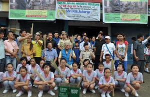 The Governor of Arunachal Pradesh Shri P.B. Acharya participating in the cleanliness drive at Daporijo, District Upper Subansiri organised by the District Administration on 29th June 2017.